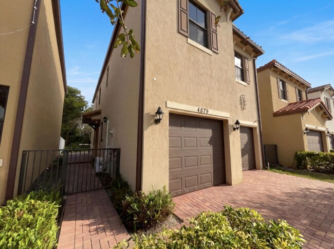 Photo - 4879 NW 55th St