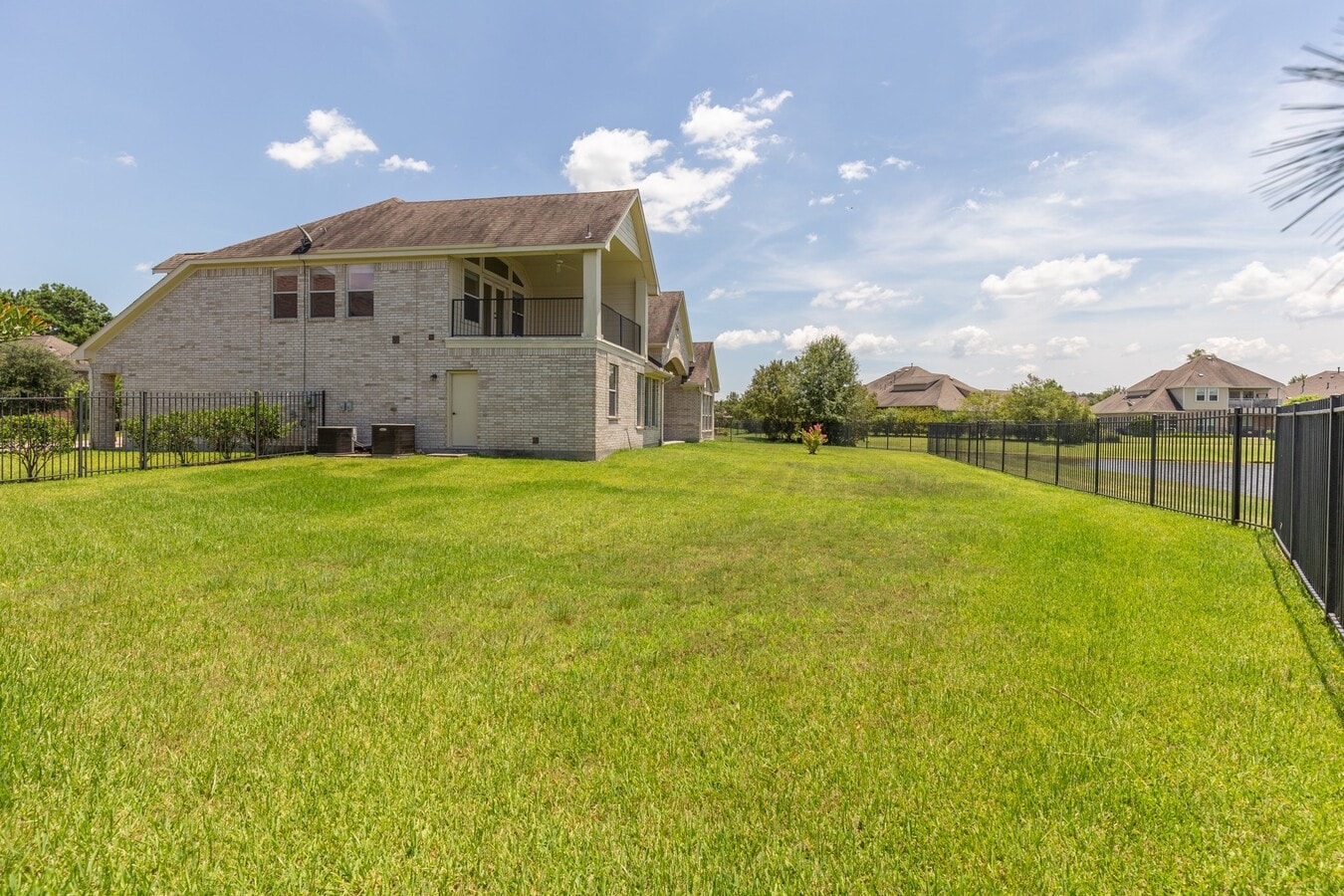 Photo - 162 W Hullwood Ct