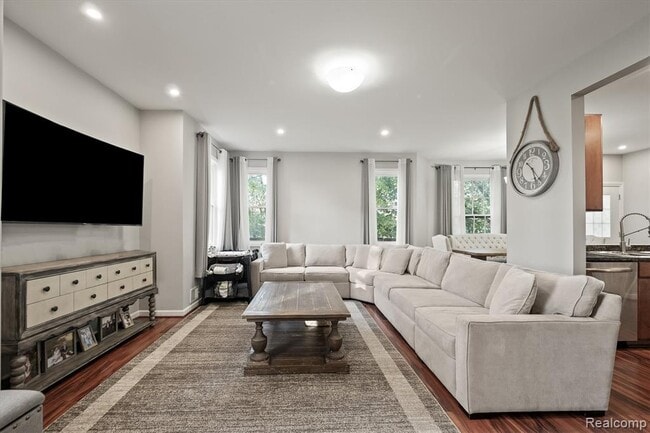 Photo - 2136 Brock St