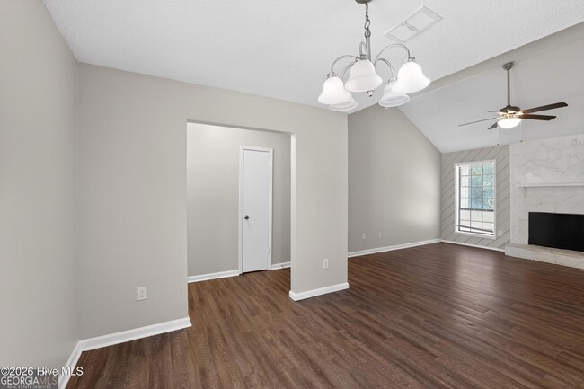 Photo - 3016 Mistletoe Ave