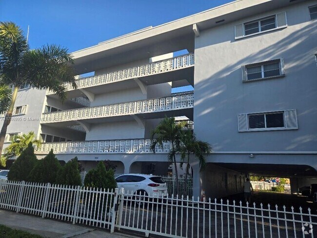 Building Photo - 1818 Rodman St Unit 2E Rental
