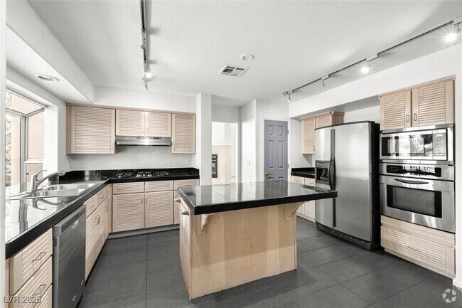 Building Photo - 7600 Painted Dunes Dr Rental