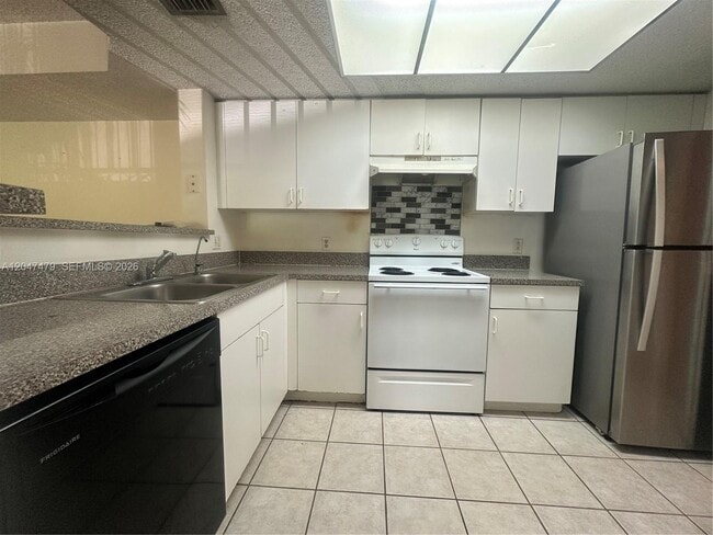 Building Photo - 5011 Wiles Rd Unit 207