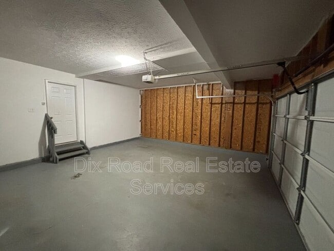 Photo - 17 Ambergreen Ct