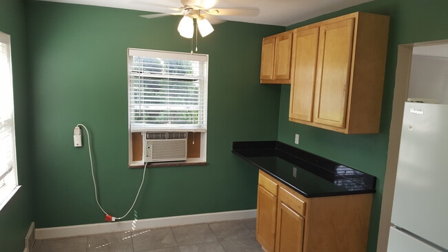 320 Parkview Kitchen 2 - 320 Parkview Dr Unit 320
