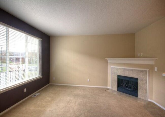 Photo - Corner 2 Bed 2.5 Bath Townhome - Garage and Washer/Dryer + Convenient to Nike, Intel and More!