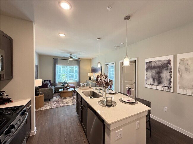 Photo - 2102 Antoine Dr Unit A1-4305