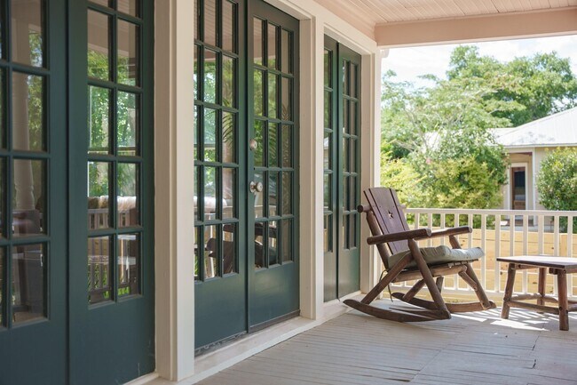 Photo - 806 E Main St