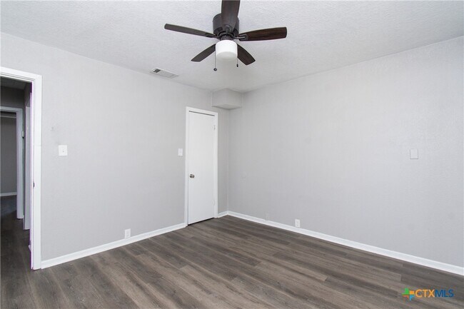Photo - 605 N Main St