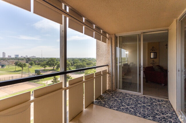 1BR 1BA - 778 SF- Balcony - Park Tower Apartments