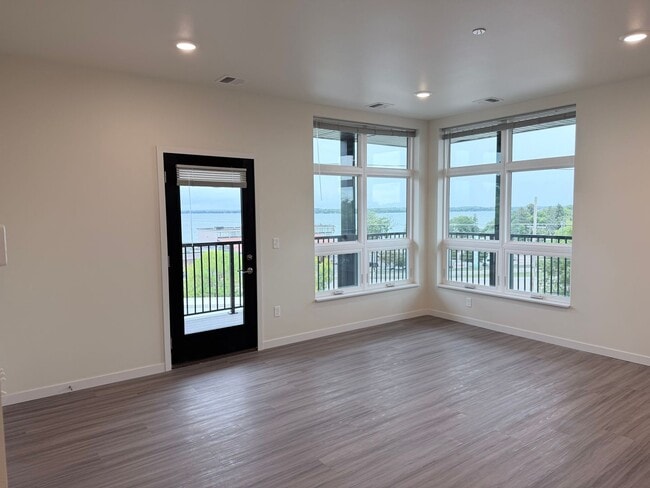 Highland Lakeview Apartments
