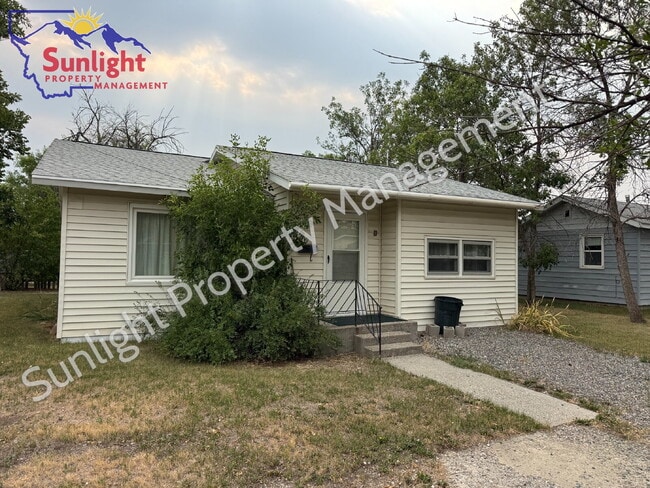 Building Photo - One level 2 Bed 1 Bath Single Family with Many Updates