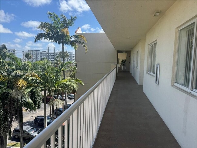 Photo - 10720 NW 66th St Unit 504