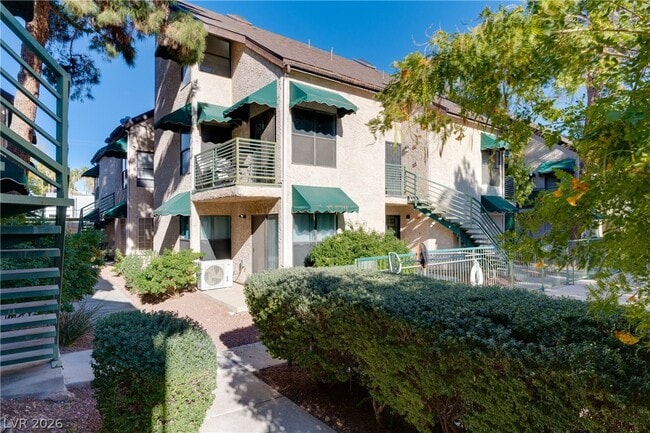 Photo - 510 Elm Dr Unit 105