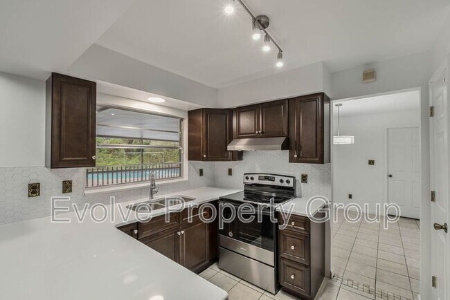 Photo - 724 Forest Glen Ct