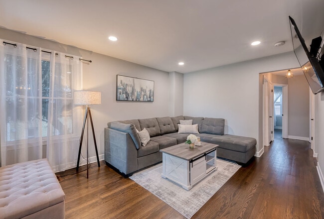 Photo - 6730 W Devon Ave