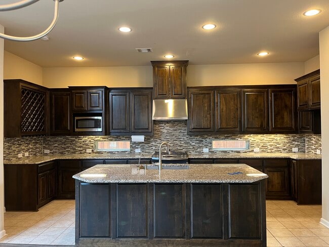 Photo - 1112 Amber Rose Way