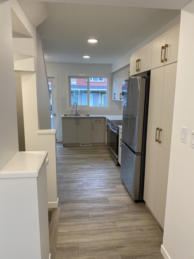 Photo - 1530 Tamarack Blvd NW