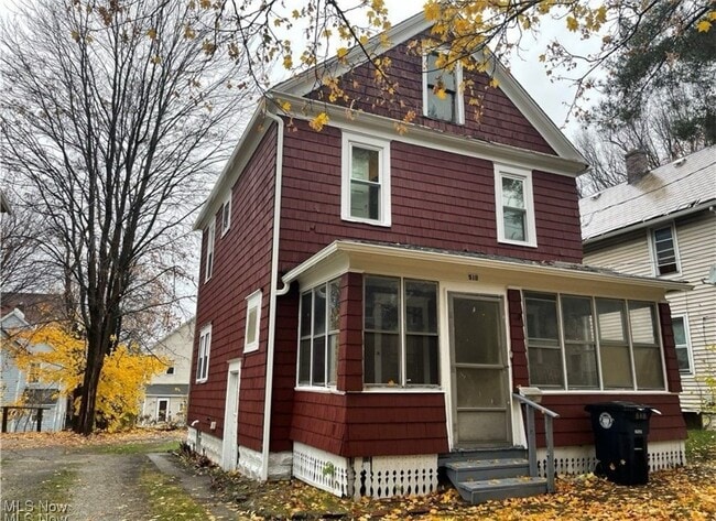 Building Photo - 518 Rentschler St