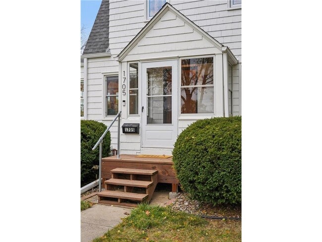 Photo - 1705 Ivy Ave E