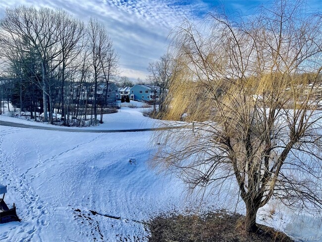 Photo - 903 Oakridge Cmns