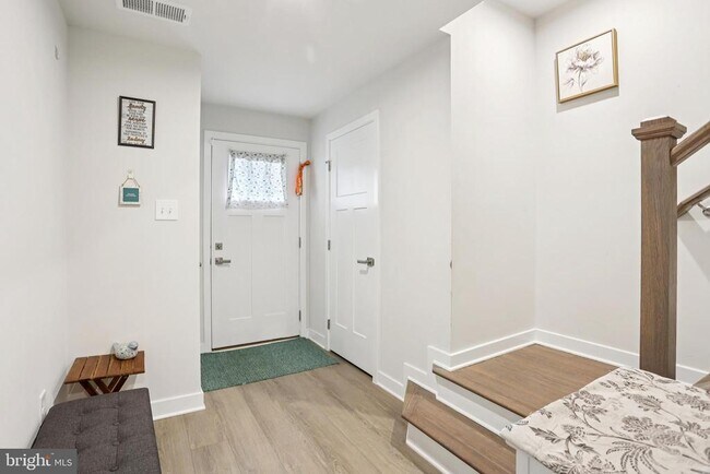 Photo - 47 Rosemary Wy