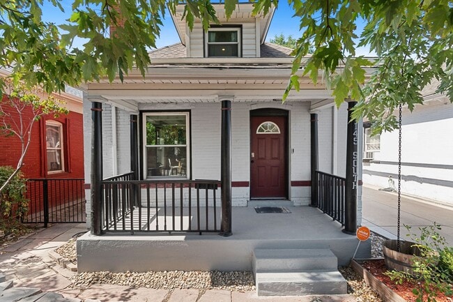 Building Photo - Available NOW! 3 Bedroom 1 Bath Home in Denver!