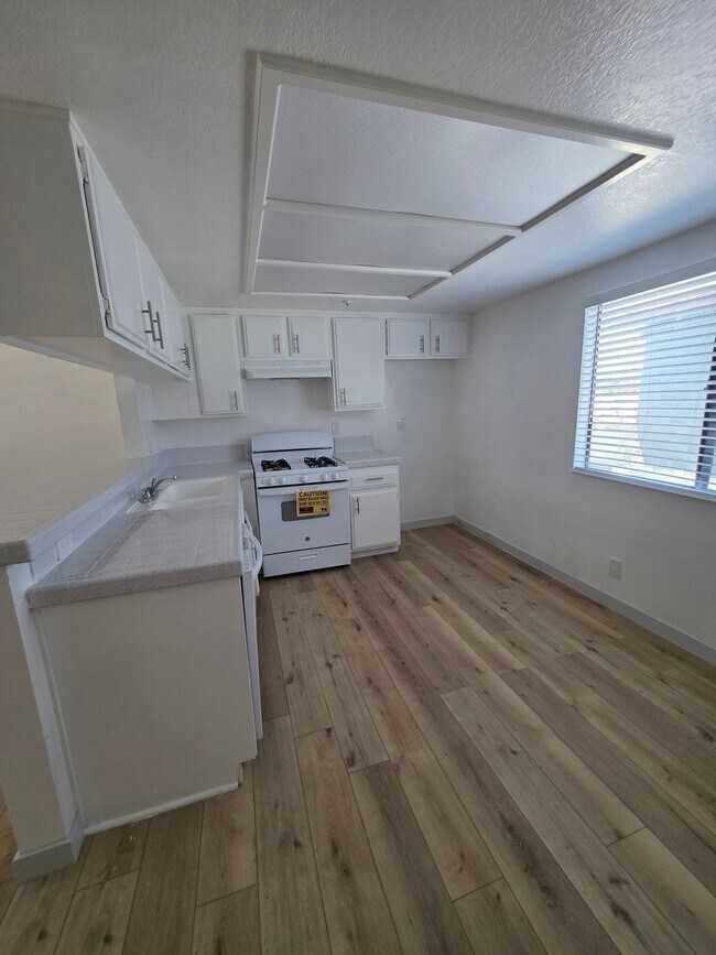 Photo - 11702 York Avenue