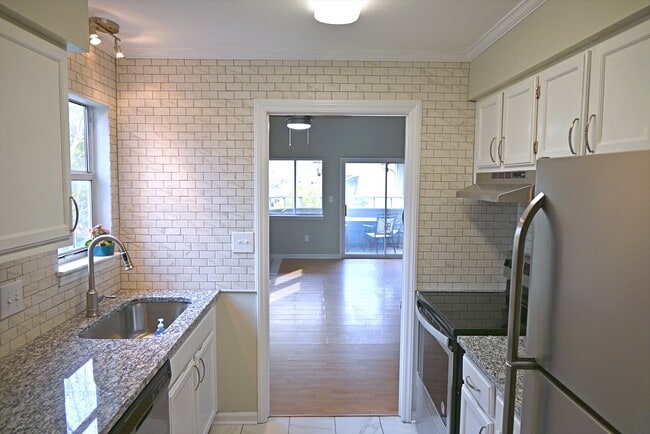 Photo - 2553 Stockbridge Dr Unidad b