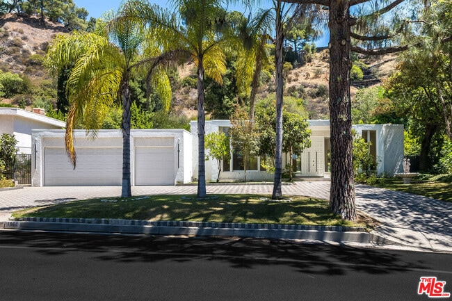 Building Photo - 1860 Loma Vista Dr Rental
