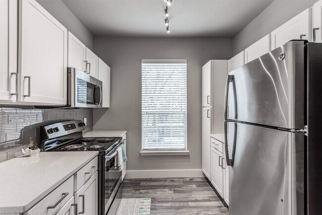 Photo - 19100 Glenwest Dr Unidad 236