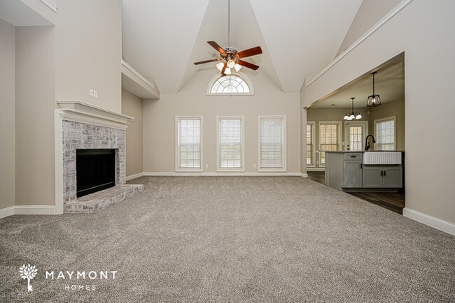 Photo - 256 Suffolk Way