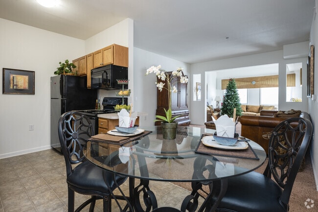 2BR, 1BA - 1029SF - Dining Room - Stonecrest Apartments