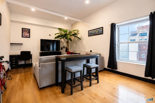 Photo - 196 Crown St Unidad 5F