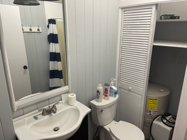 Photo - 421 W Higgins Lake Dr