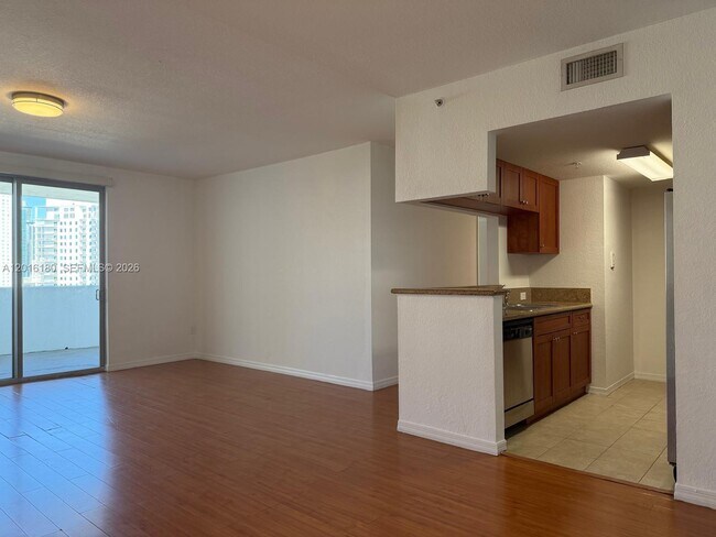 Building Photo - 36 NW 6th Ave Unit 1108