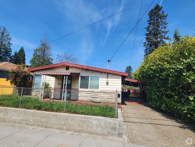 Building Photo - Cozy 3 Bedroom Single Level Home w/ Fenced...