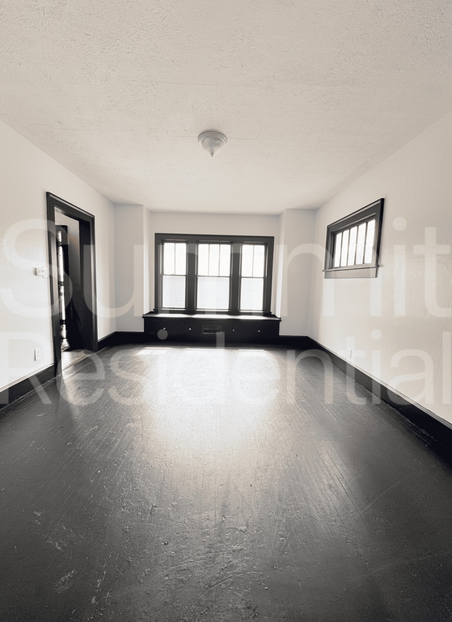 Building Photo - 4 Bedroom House for Rent