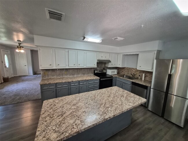 Photo - 12335 Roy Rd