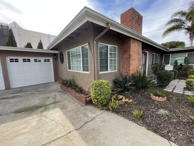 Photo - 8515 Barnsley Ave