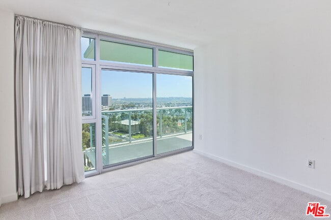 Photo - 13700 Marina Pointe Dr Unit 931