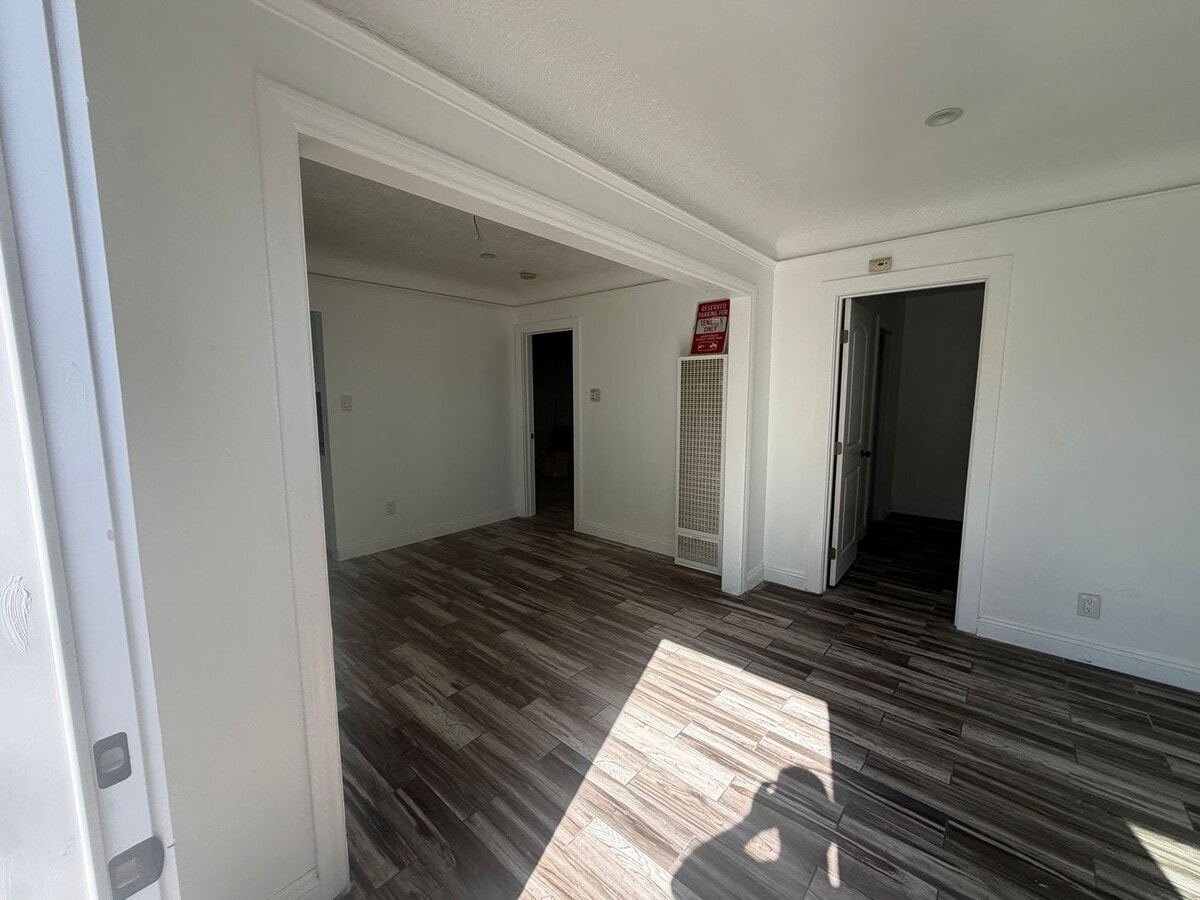 ??Newly Remodeled 2 Bed / 1 Bath Apartment Unit – Great Layout - ??Newly Remodeled 2 Bed / 1 Bath Apartment Unit  – Great Layout Unit 1192
