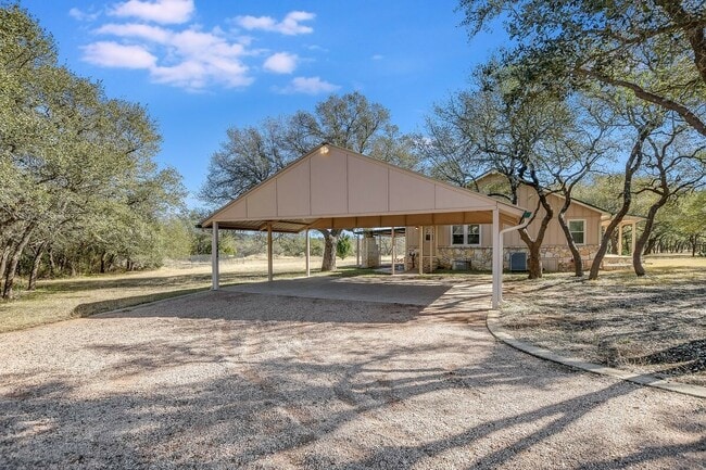 Photo - 441 Leaning Oak Trail