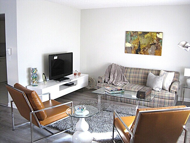 Photo - 512 Burgundy P