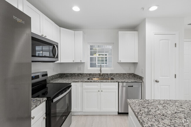 2BR, 2BA - 1,000SF - Kitchen