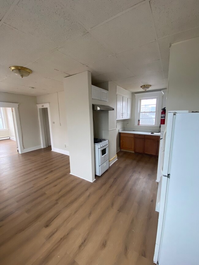 68 Hammond Ave