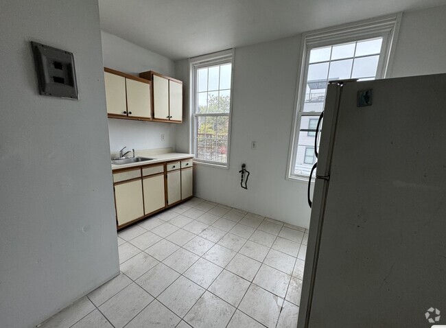 Building Photo - 285 Webster Ave Unit 3R Rental