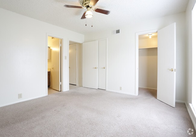 2BR/2BA -1052SF