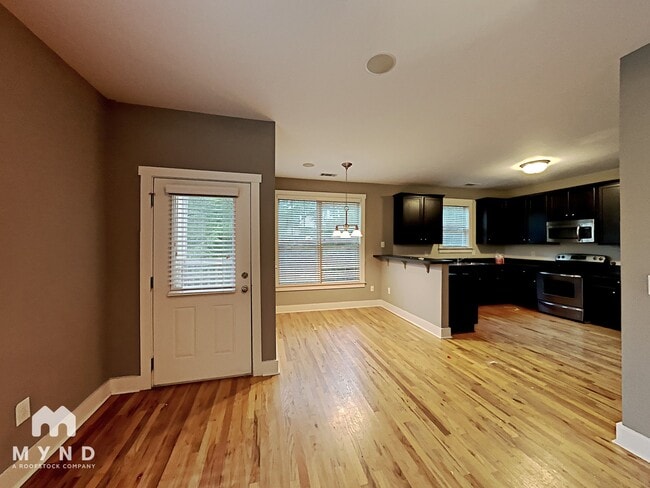 Photo - 183 Herring St