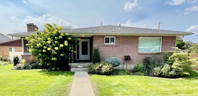 Building Photo - 946 E Gregson Ave Rental